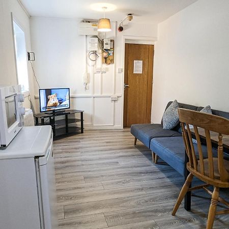 Cozy Central Apartments - With Private Kitchens & Bathrooms Portsmouth Exterior photo