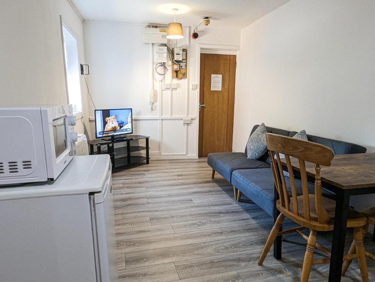 Cozy Central Apartments - With Private Kitchens & Bathrooms Portsmouth Exterior photo