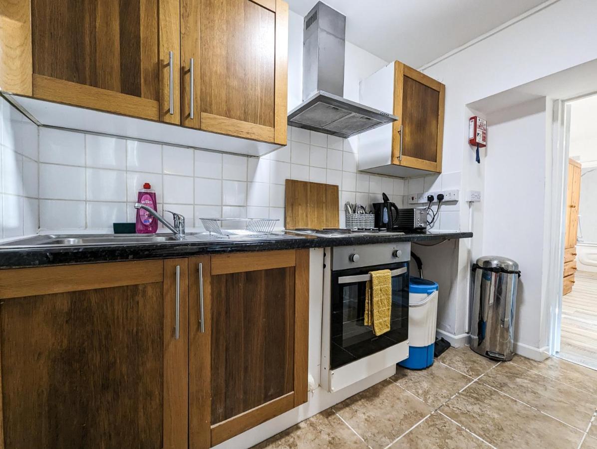 Cozy Central Apartments - With Private Kitchens & Bathrooms Portsmouth Exterior photo