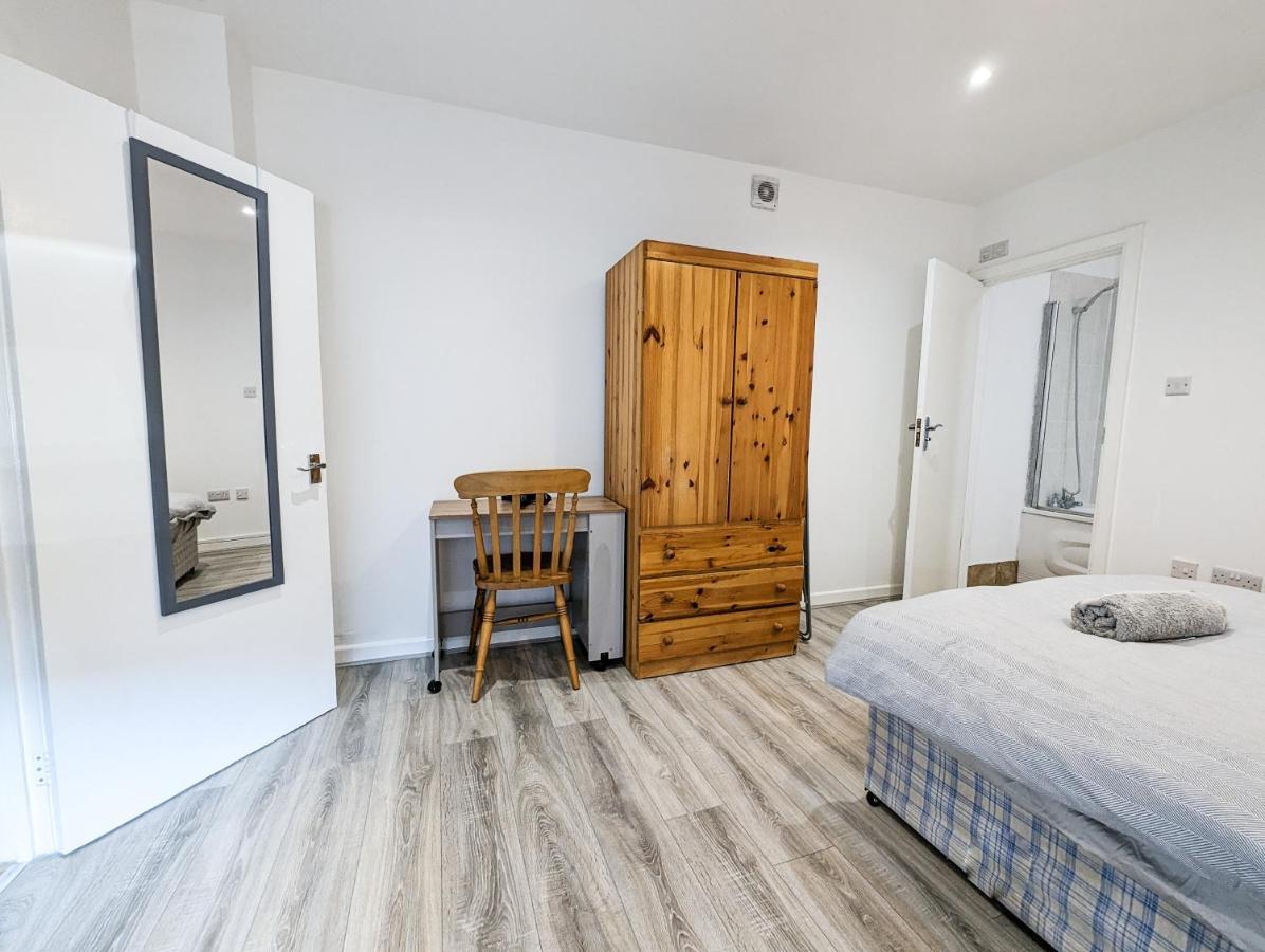 Cozy Central Apartments - With Private Kitchens & Bathrooms Portsmouth Exterior photo