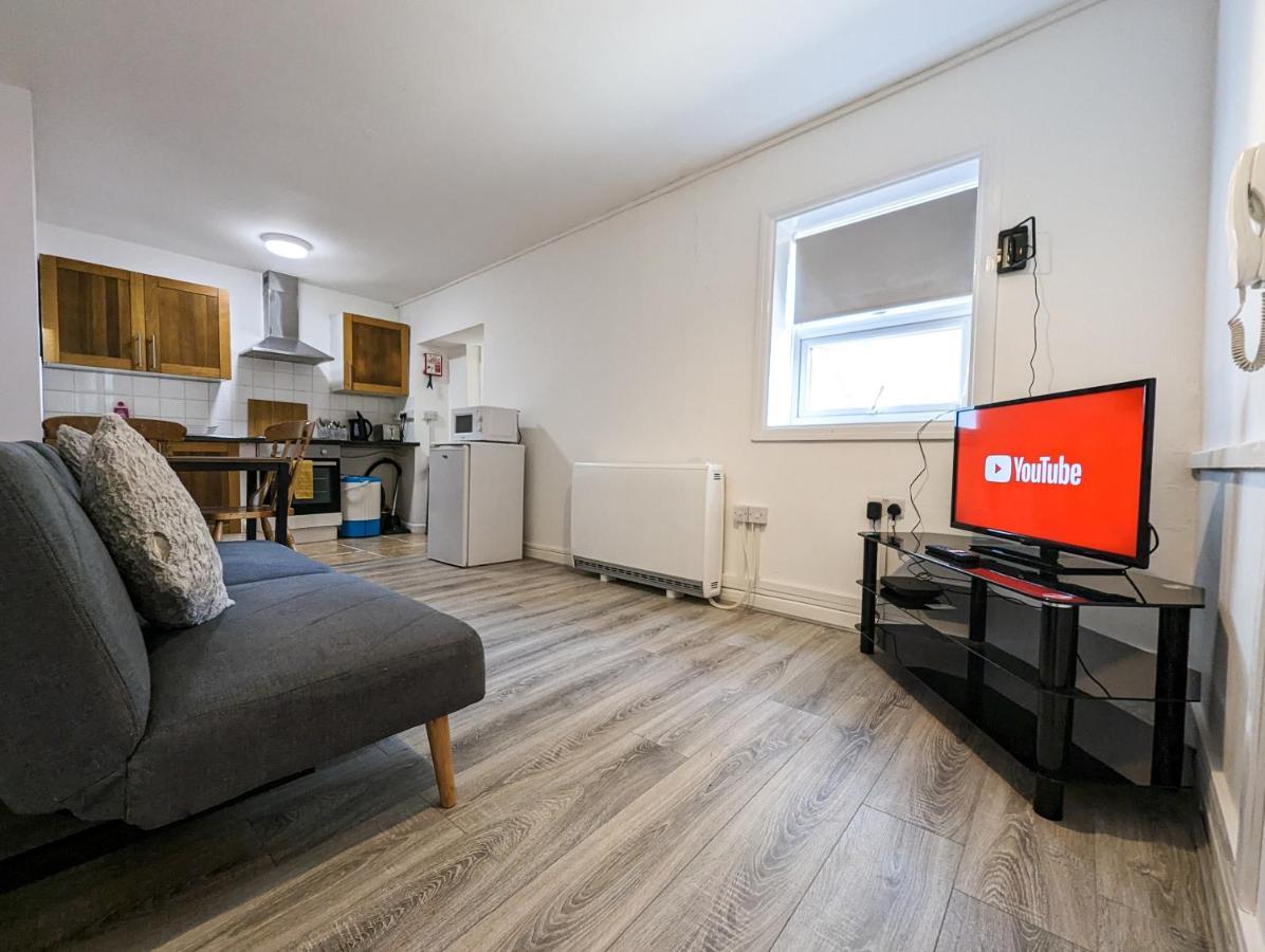Cozy Central Apartments - With Private Kitchens & Bathrooms Portsmouth Exterior photo