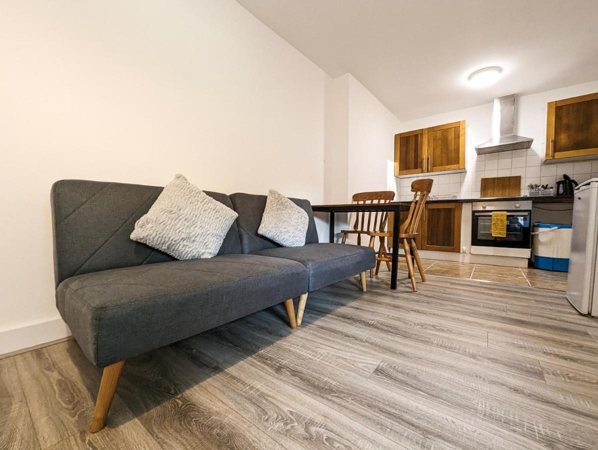Cozy Central Apartments - With Private Kitchens & Bathrooms Portsmouth Exterior photo