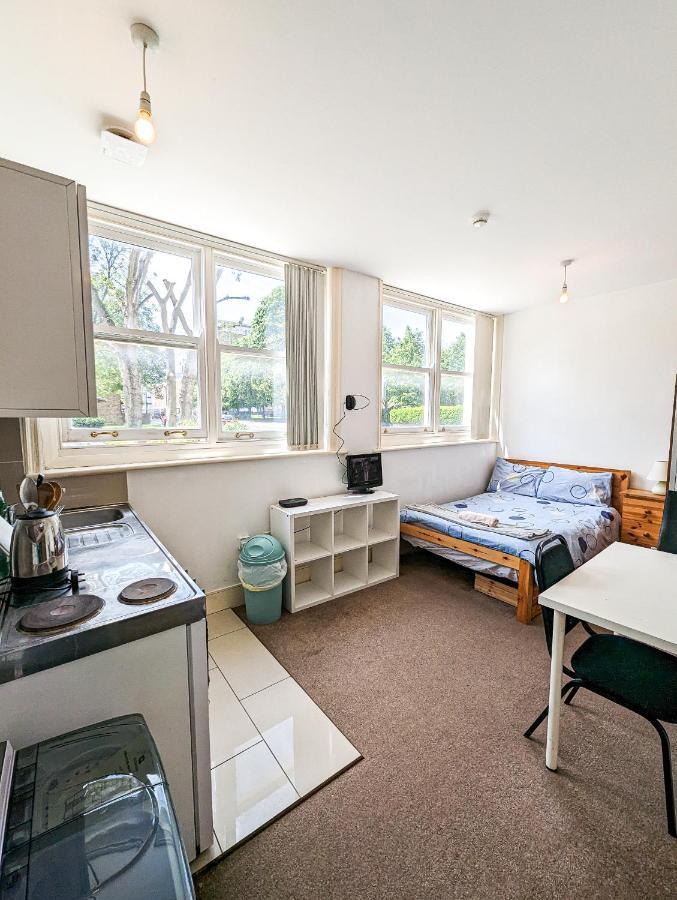 Cozy Central Apartments - With Private Kitchens & Bathrooms Portsmouth Exterior photo