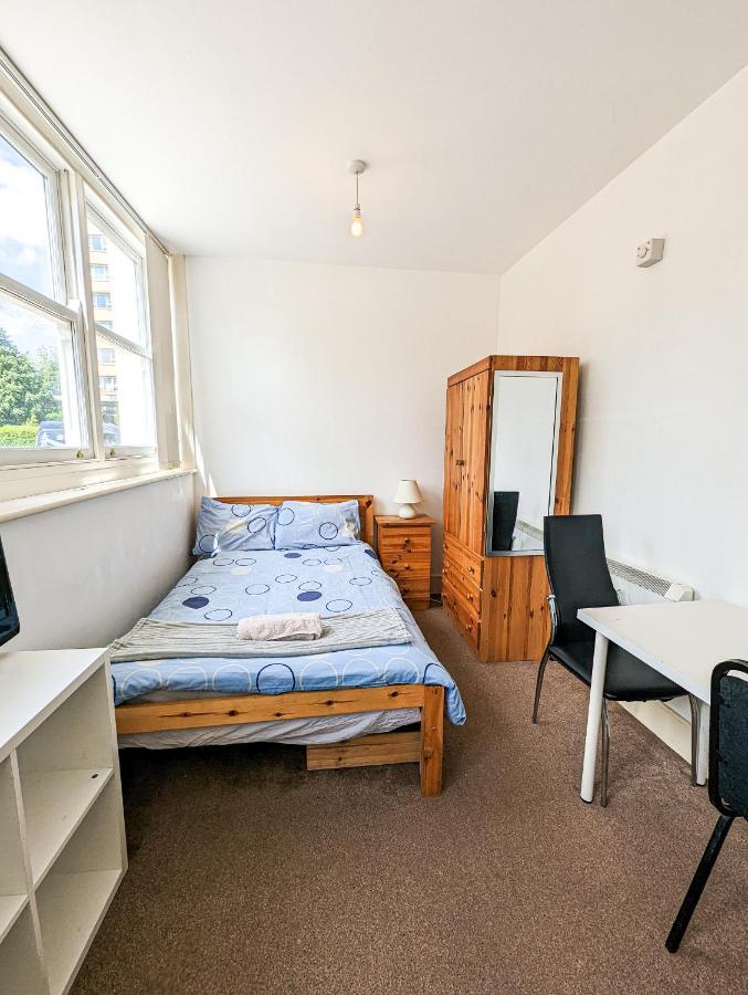 Cozy Central Apartments - With Private Kitchens & Bathrooms Portsmouth Exterior photo