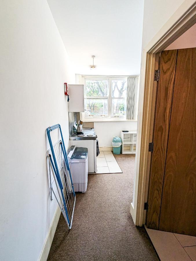 Cozy Central Apartments - With Private Kitchens & Bathrooms Portsmouth Exterior photo