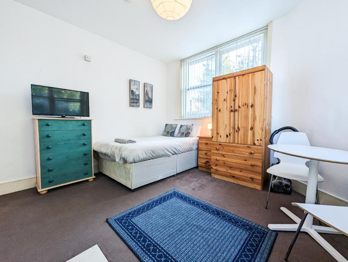 Cozy Central Apartments - With Private Kitchens & Bathrooms Portsmouth Exterior photo